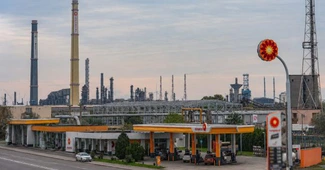 Ieftinire semnificativă a carburanților în benzinăriile Rompetrol, azi. Cât costă acum benzina și motorina