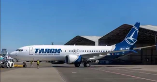 Primul avion dintre cele patru Boeing 737 MAX care vor intra în flota Tarom a primit culorile companiei – VIDEO