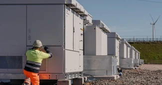 S-a pus în funcțiune cea mai mare baterie de stocare a energiei din Europa. Investitorul are afaceri și în România