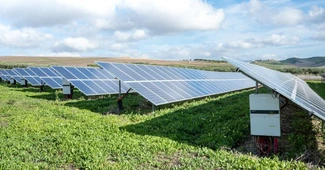 România va avea la începutul lui 2027 peste 10.000 MW instalați în solar, spune industria. Care sunt previziunile pentru stocare și ce ar asigura instalarea mai rapidă a bateriilor
