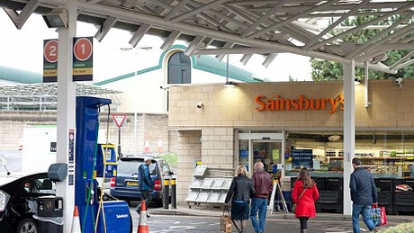 Sainsbury şi Asda negociază fuziunea în Marea Britanie. Ar deveni liderului pieţei, evaluat la 15 miliarde de lire sterline