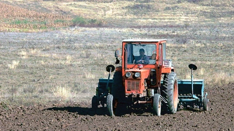 Ministerul Agriculturii va compensa majorarea accizei pentru motorină. Fermierii vor primi 1,8 lei/l