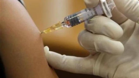 Cine îi va despăgubi pe cei care vor avea efecte adverse la vaccinul AstraZeneca împotriva Sars-Cov-2? Răspunsul Comisiei Europene