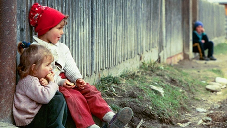 Nivelul de educaţie al părinţilor influenţează semnificativ riscul de sărăcie al adulţilor din România