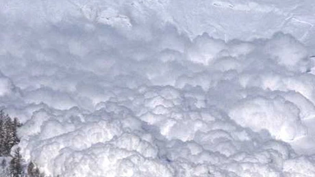 Risc de avalanşă la munte. Zăpadă de 1,3 metri la Bâlea Lac