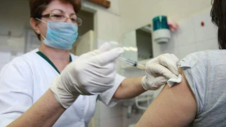 Italia va reduce perioada pentru administrarea dozei booster de vaccin la patru luni, din cauza răspândirii noii tulpini Omicron