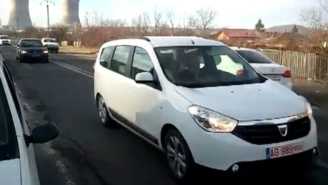 Dacia Lodgy, filmată pe stradă în România VIDEO