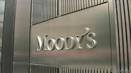 Moody's se pregăteşte să taie ratingurile BCR şi Raiffeisen