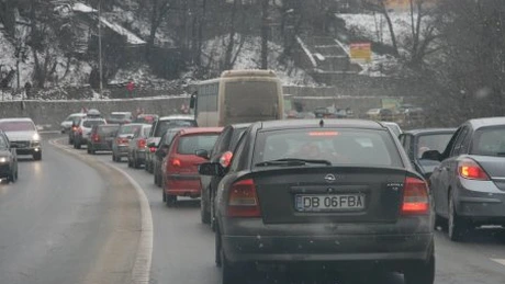 Poliția recomandă rute alternative la DN1 șoferilor care pleacă azi de pe Valea Prahovei către București