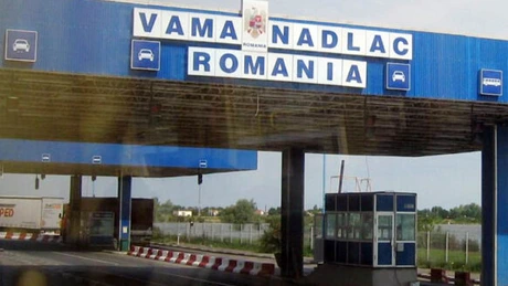 Traficul la intrarea în ţară prin Nădlac s-a dublat. Românii din străinătate vin în concediu în ţară