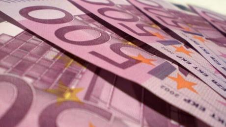 Euro a urcat puternic faţă de dolar, după ce Bundestagul a ratificat acordul pentru Grecia
