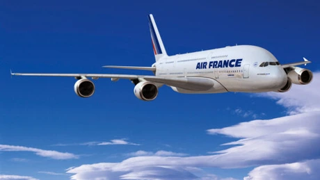 MAE: Cei care au programate zboruri către Franţa să contacteze compania aeriană pentru reconfirmare