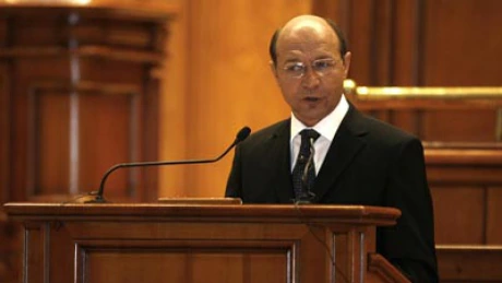 Băsescu: Continuaţi şi finalizaţi procedura de suspendare respectând Constituţia
