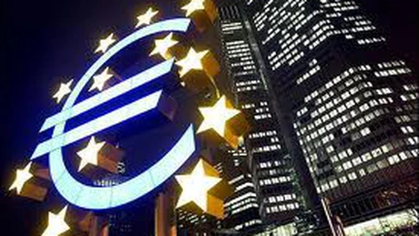 BCE anticipează că a fost depăşit momentul critic al crizei, dar a înrăutăţit prognoza economică