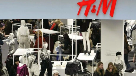 H&M a vândut în nouă luni cât într-un an. Românii au dat 135 de milioane de euro pe haine