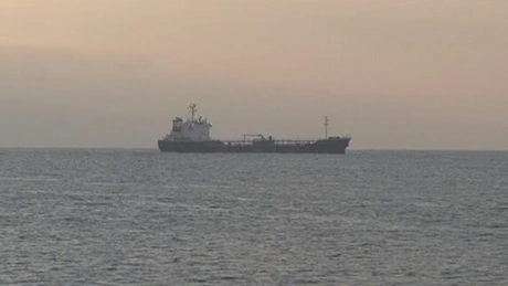 O navă rusă care transportă elicoptere spre Siria şi-a decuplat sistemul de identificare