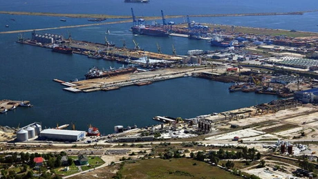 Directorul Administraţiei Porturilor Constanţa a demisionat. Angajaţii companiei au încetat greva