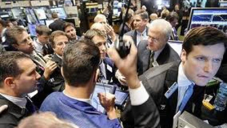 Wall Street a început tranzacţiile în scădere puternică