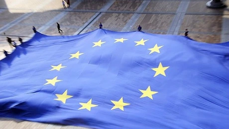 Opinia publică despre UE se îmbunătăţeşte în pofida crizei