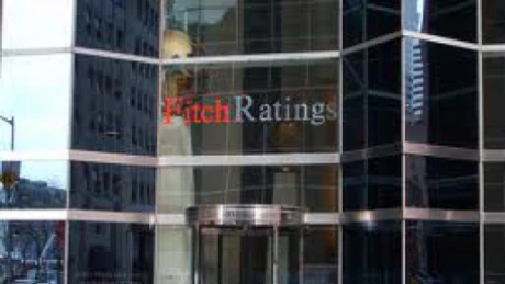 Fitch menţine ratingul României, la 