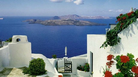 Hotelurile din Grecia angajează români. Le oferă până la 800 de euro pe lună. Vezi joburile vacante