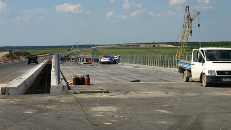 România se împiedică în 5 km de asfalt. Nu vom merge nici în 2015 Bucureşti-Ploieşti pe autostradă. Se mai fac doar 3 km