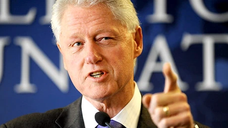 Bill Clinton îl critică dur pe Romney şi îl ajută pe Obama să colecteze fonduri de campanie