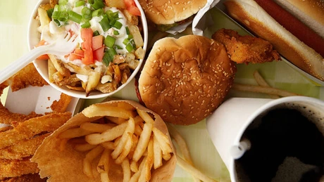 Ce să nu mănânci de la McDonald's, Subway şi KFC. Ce povestesc angajaţii