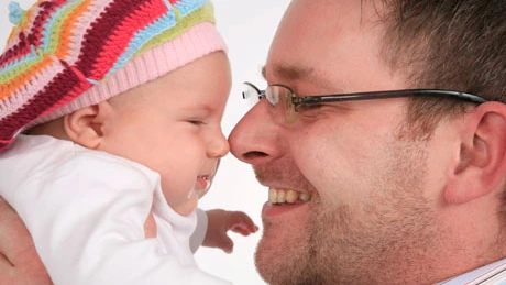 Norvegia prelungeşte concediul parental. Cel puţin 14 săptămâni vor fi acordate tatălui
