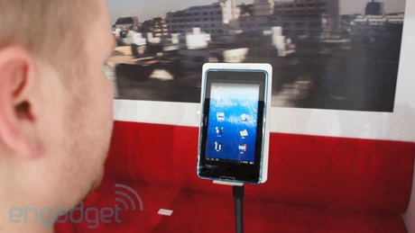 VIDEO: Iese super-tableta pe care o poţi folosi cu privirea