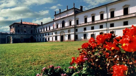 Un castel din secolul XV, sub sechestrul Poliţiei italiene într-o anchetă de evaziune fiscală