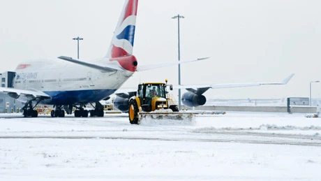 Strâmtoarea Bosfor închisă şi zeci de zboruri anulate din cauza unei furtuni de zăpadă