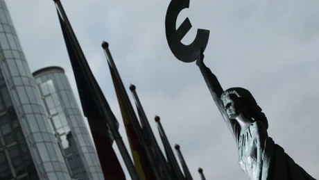 Cele şase pericole care vor ameninţa Euro în 2013