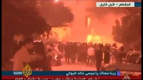 Egipt: Protestatarii anti-Morsi au incendiat sediul Frăţiei Musulmane din Cairo