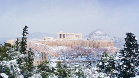 Autorităţile elene închid şcolile şi şoselele şi deschid adăposturi, ca urmare a căderilor de zăpadă