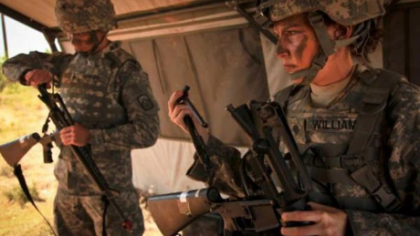 SUA: Femeile-soldat ar putea participa la lupte pe front