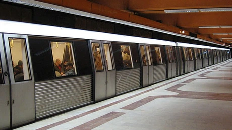 Sindicaliştii de la metrou ameninţă cu grevă generală şi solicită demisia ministrului Transporturilor şi a şefului Metrorex