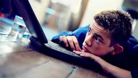 Aproximativ 83% dintre tinerii din România folosesc internetul