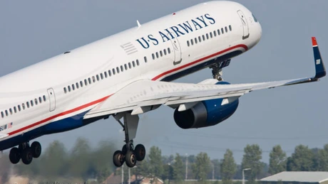 American Airlines fuzionează cu US Airways şi creează cea mai mare companie aeriană din lume