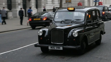 Fabricantul faimoaselor taxiuri negre din Londra a fost preluat de chinezii de la Geely