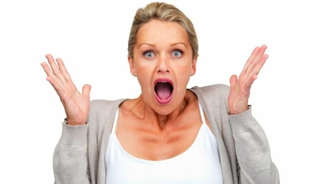 Femeile economisesc mai mult decât bărbaţii şi plătesc facturile direct din cont - BCR