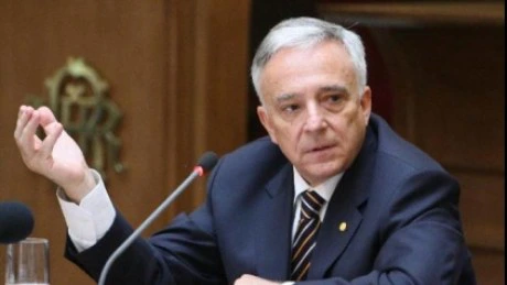 Isărescu: Restricţiile de capital din Cipru pot să dureze câteva luni