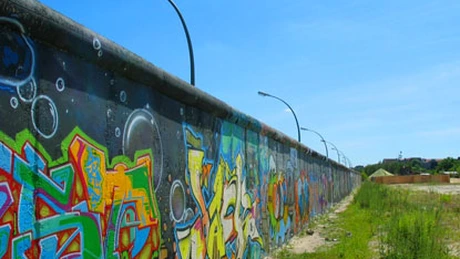 Zidul Berlinului, ameninţat cu dispariţia de către dezvoltatorii imobiliari