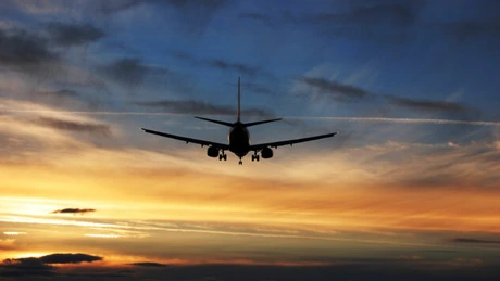 Doar 5% dintre românii care cumpără bilete de avion online îşi fac asigurări de călătorie