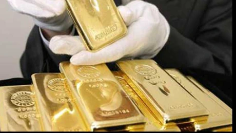 Preţul aurului a coborât la minimul ultimelor 10 luni, odată cu aprecierea dolarului