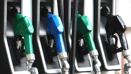 Benzina şi motorina ar trebui să se ieftinească cu 14 bani pe litru, de la 1 ianuarie