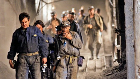 Peste 100 de mineri de la Paroşeni refuză să iasă din subteran, nemulţumiţi de sistarea exploatării