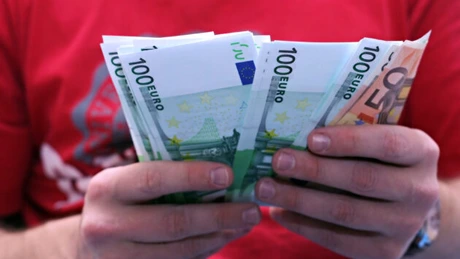 Majoritatea letonilor se opun aderării la euro
