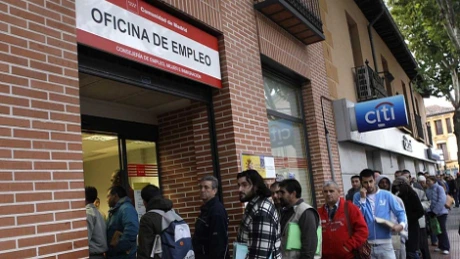 Spania: Numărul solicitărilor pentru indemnizaţii de şomaj a scăzut puternic în luna mai