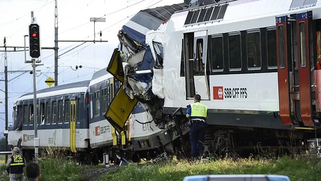 Două trenuri au intrat în coliziune în Elveţia